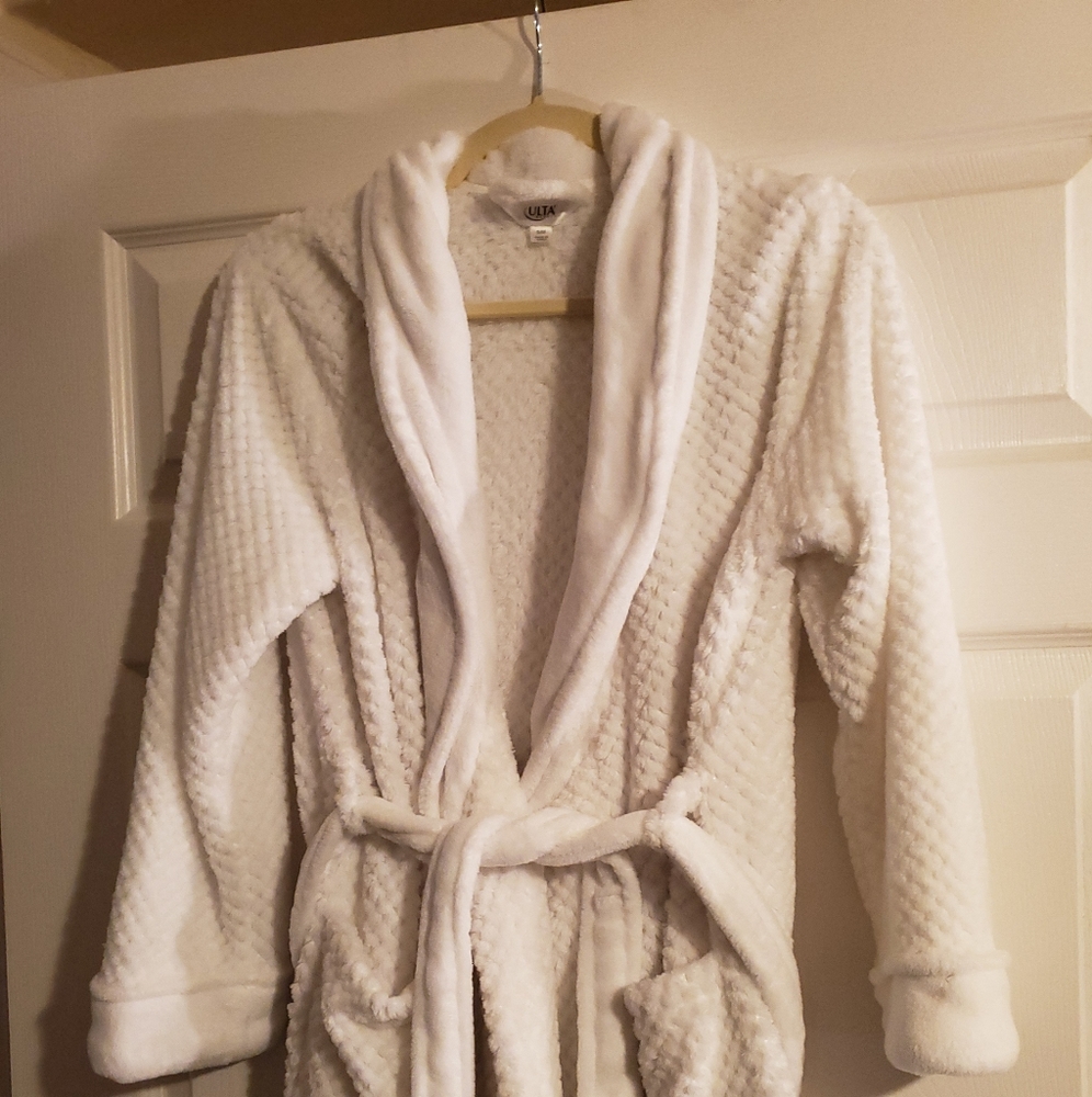 Ulta minky robe - Picture 2 of 4